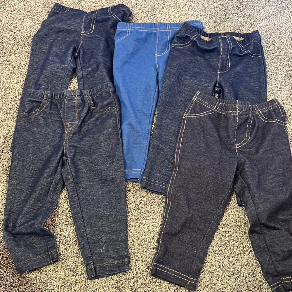 5 pairs of baby girl carters jeggings 9 months but tight and fits like 6 months